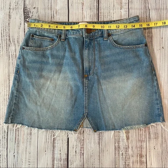 BDG Urban Outfitters Denim Mini Skirt. Size Medium - Picture 4 of 7